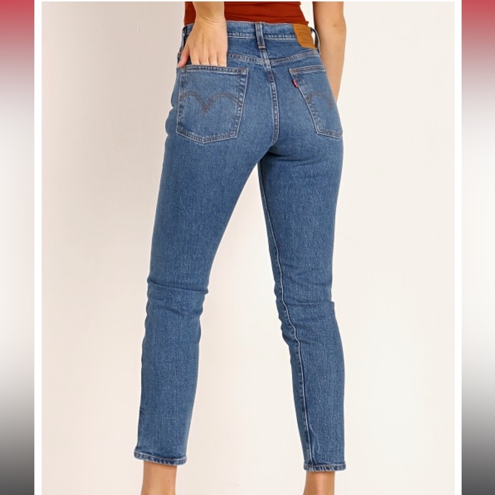 NWOT Levi’s Premium Wedgie Ankle Medium Blue Button Fly Denim Jeans Size 24